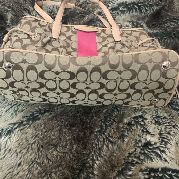 Coach Signature Triple Compartment Shoulder Bag & Charm - Picture 3 of 15